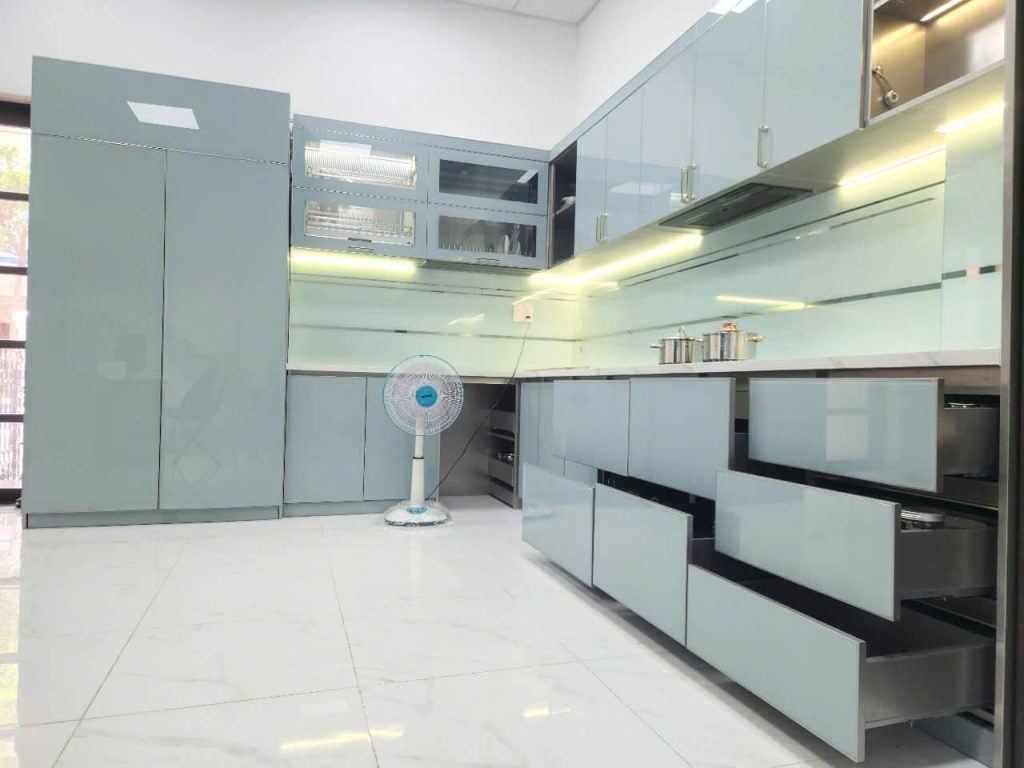 Tủ bếp nhôm kính