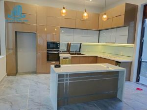 tủ bếp nhôm cánh kính