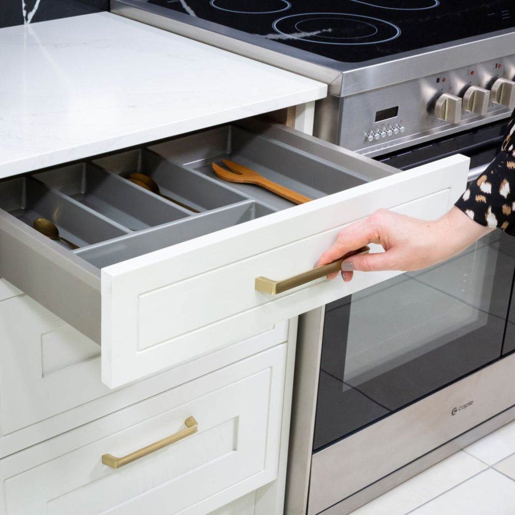 Phụ Kiện Tủ Bếp Nhôm Kính