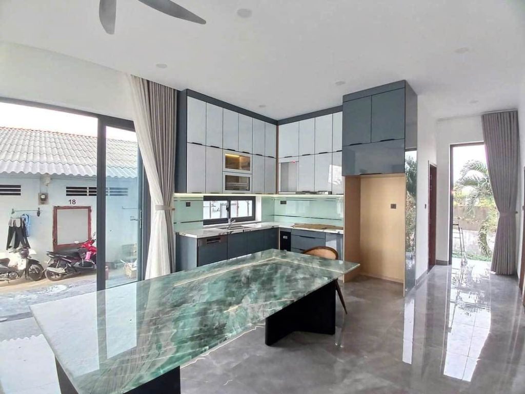 Tủ bếp nhôm cánh kính