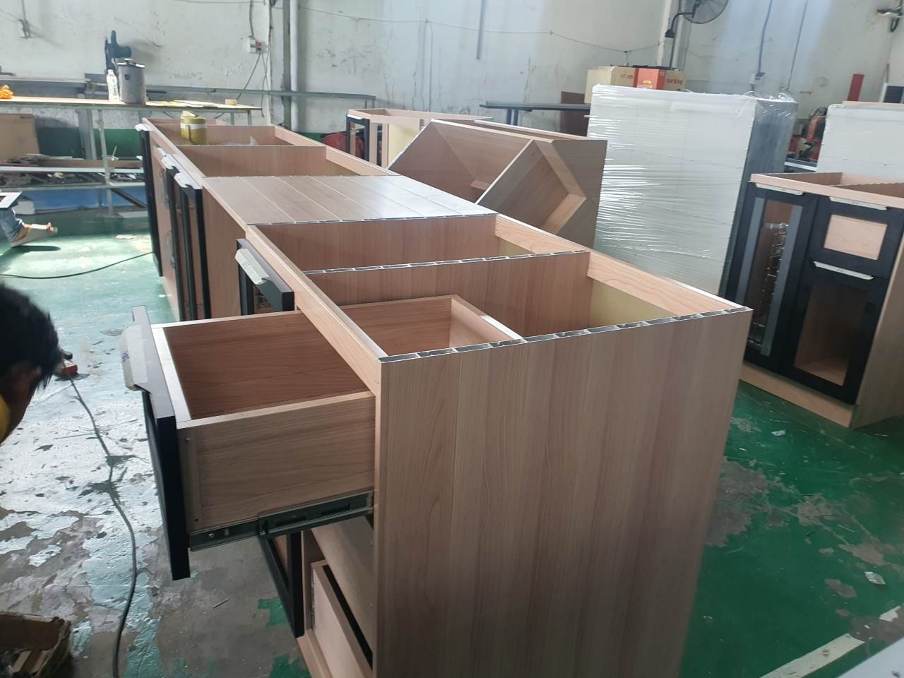 Tủ Bếp Khung Nhôm Cánh Inox