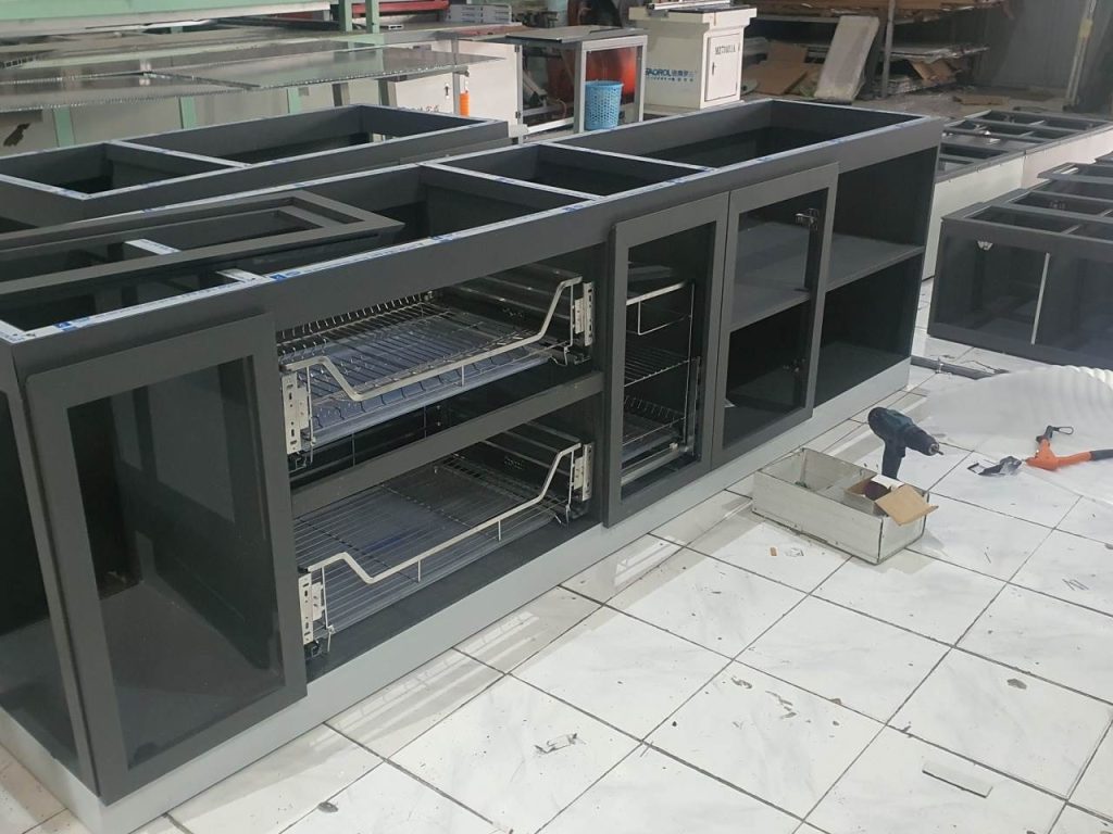 Tủ bếp nhôm cánh kính 