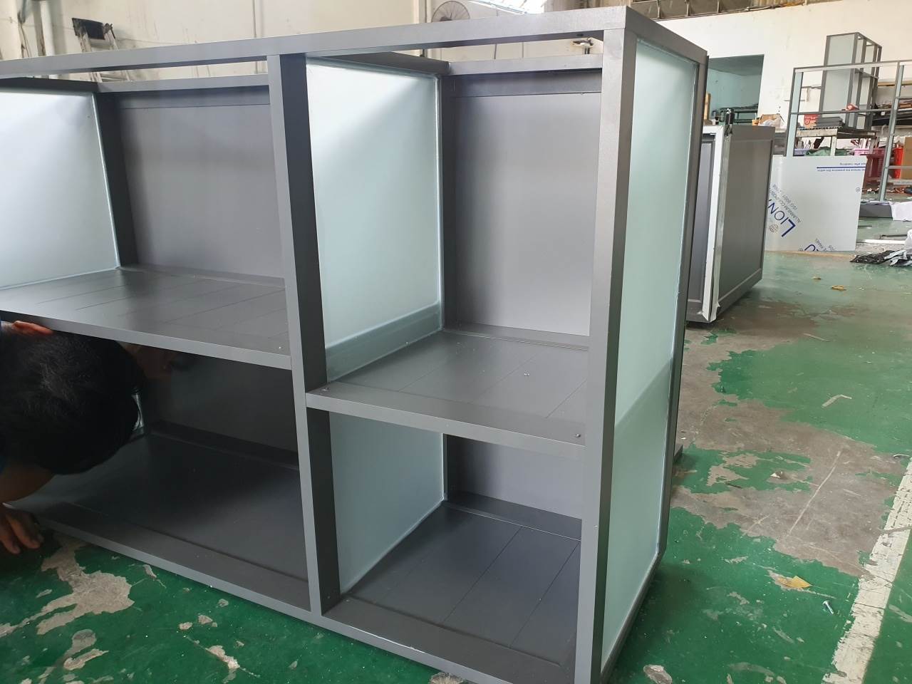 Tủ Bếp Nhôm Hợp Kim Lá Ghép