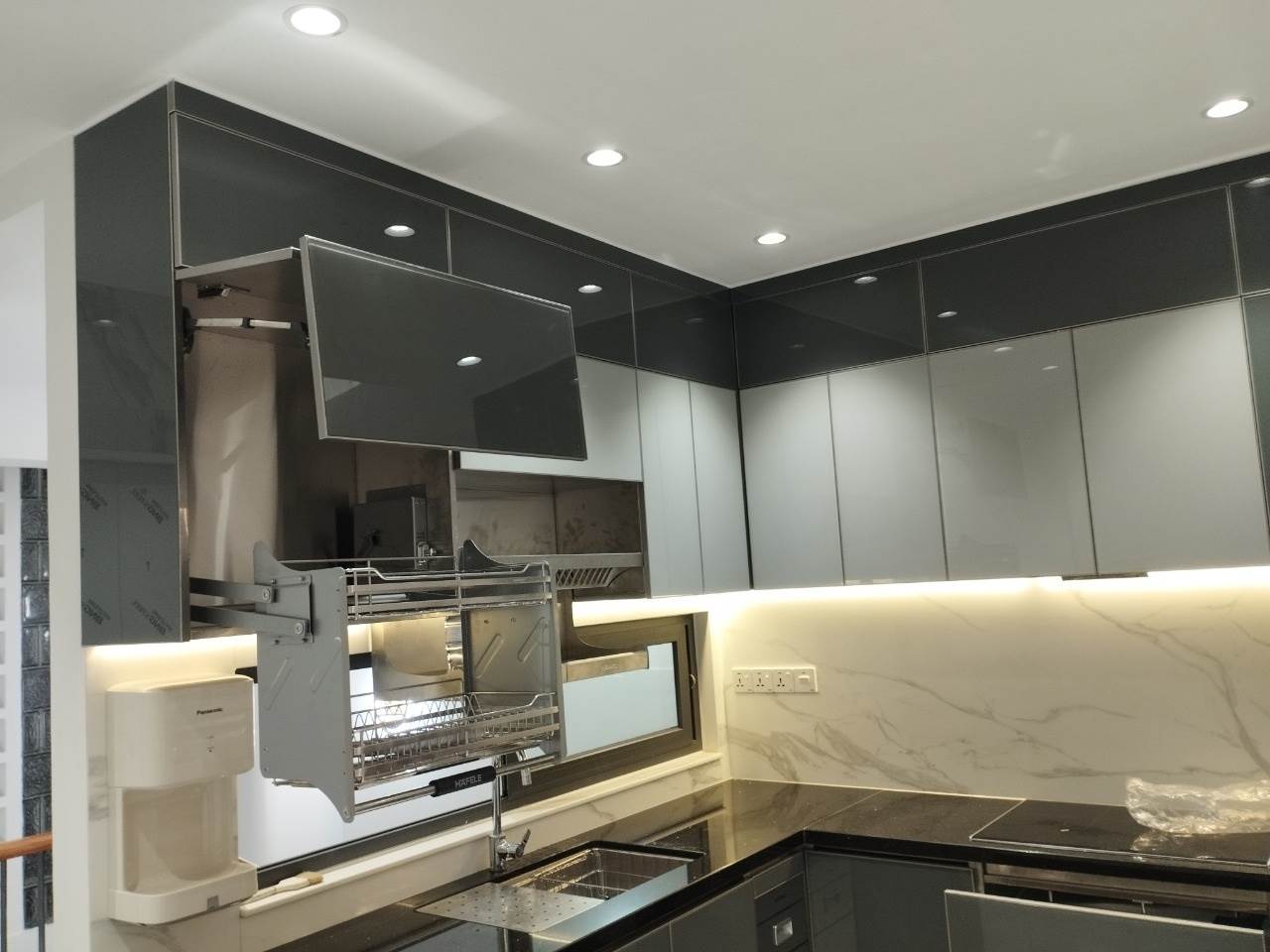 Tìm Hiểu Các Phụ Kiện Tủ Bếp Inox Cần Thiết Cho Một Bộ Tủ Bếp Hoàn Chỉnh