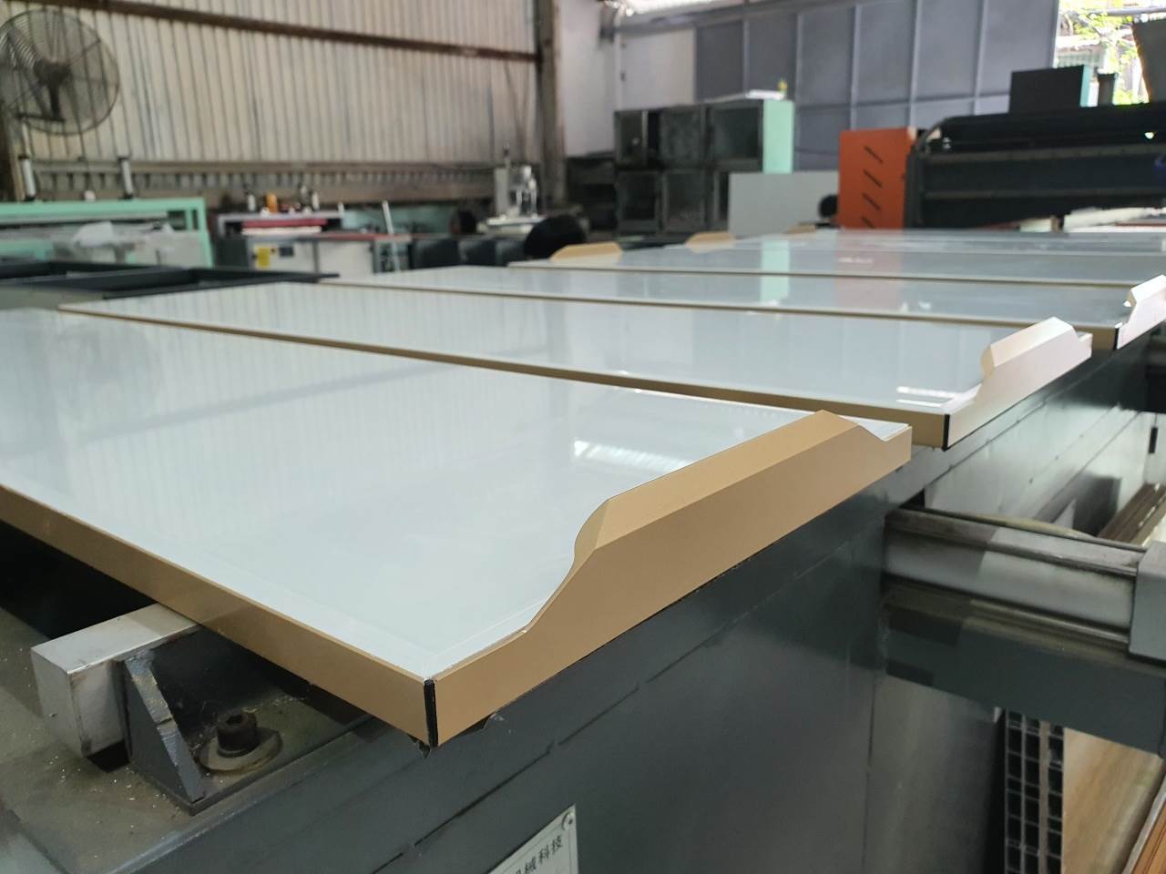 Tủ Bếp Hợp Kim Nhôm Cao Cấp