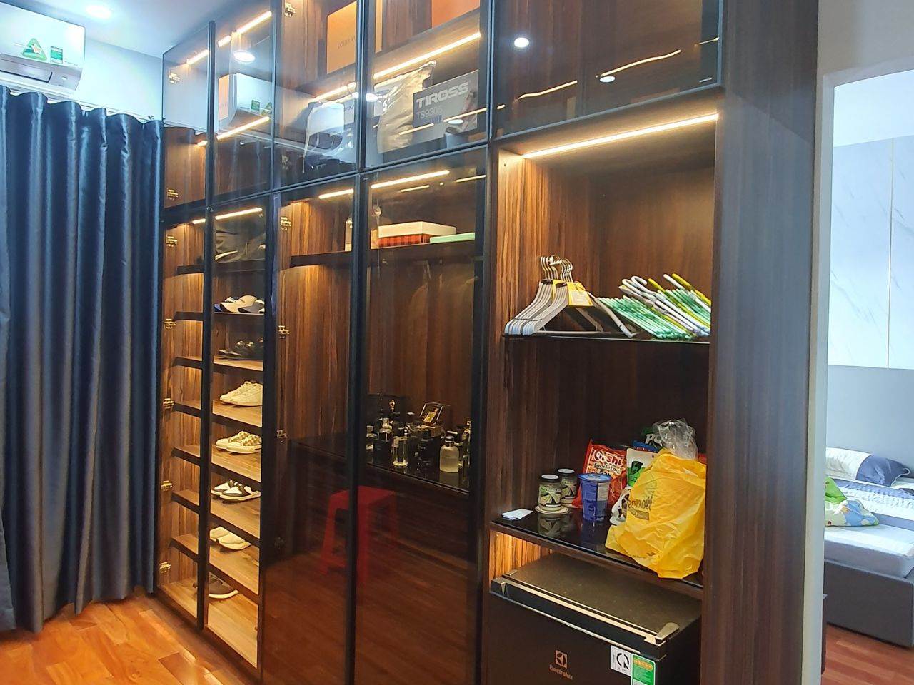 Tủ Quần Áo Cánh Kính Màu Trà