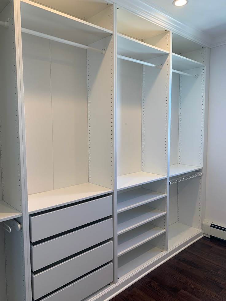 Tủ Quần Áo Âm Tường Nhôm Kính